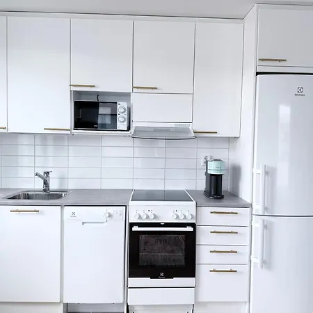 Spacious Railway Station Apartman *