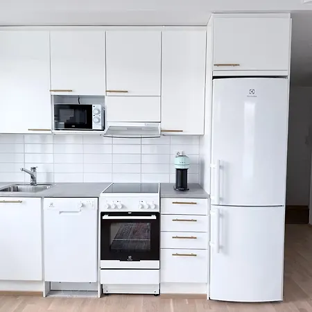 Spacious Railway Station Apartman *